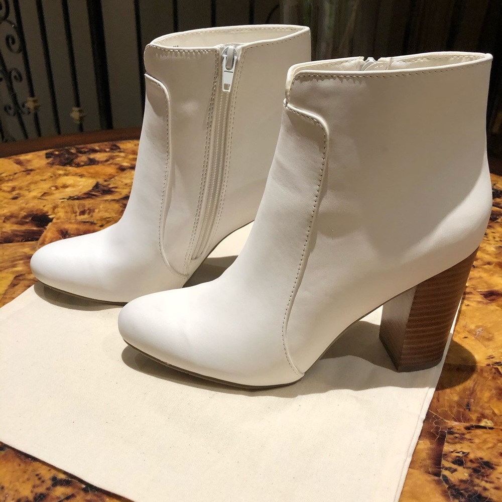 BRAND NEW MIA White Booties size 7.5